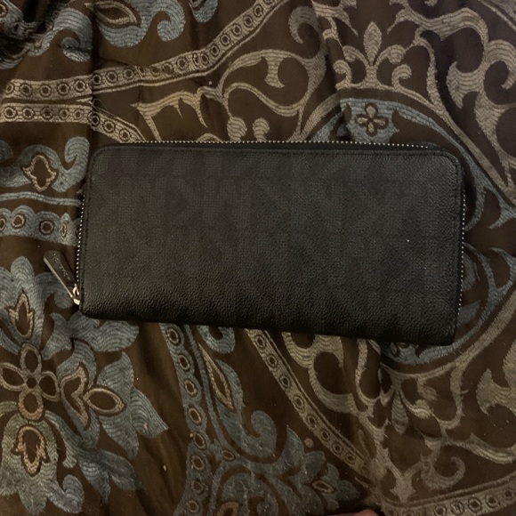 Michael Kors MK Black Wallet Authentic - Picture 2 of 3